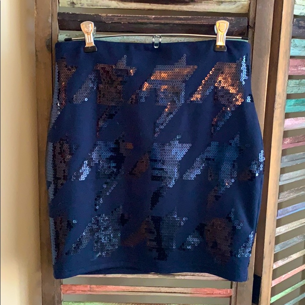 Fitted sequin skirt